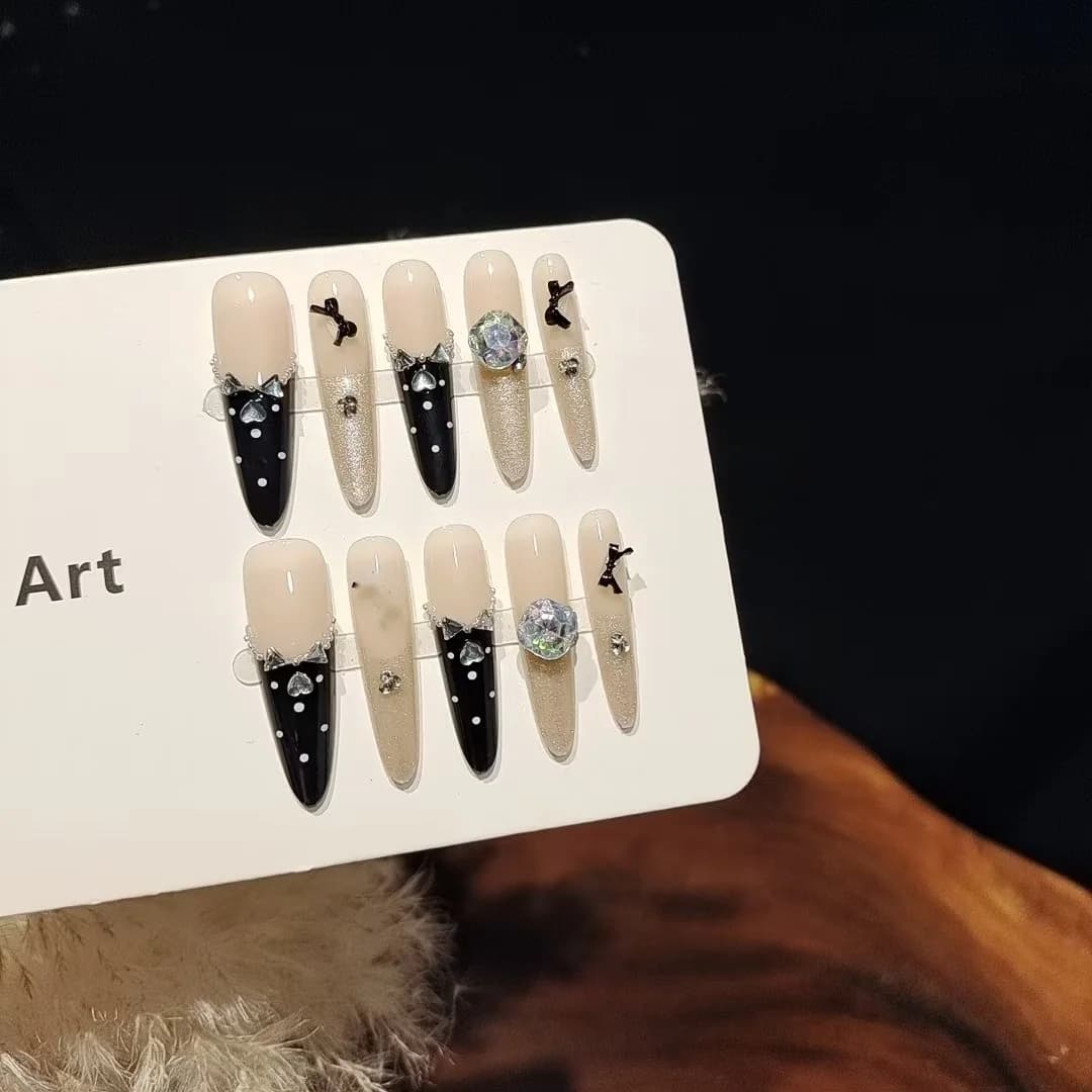 Uñas Postizas Negras con Mariposa y Cristales, Manicura Glitter Ojo de Gato