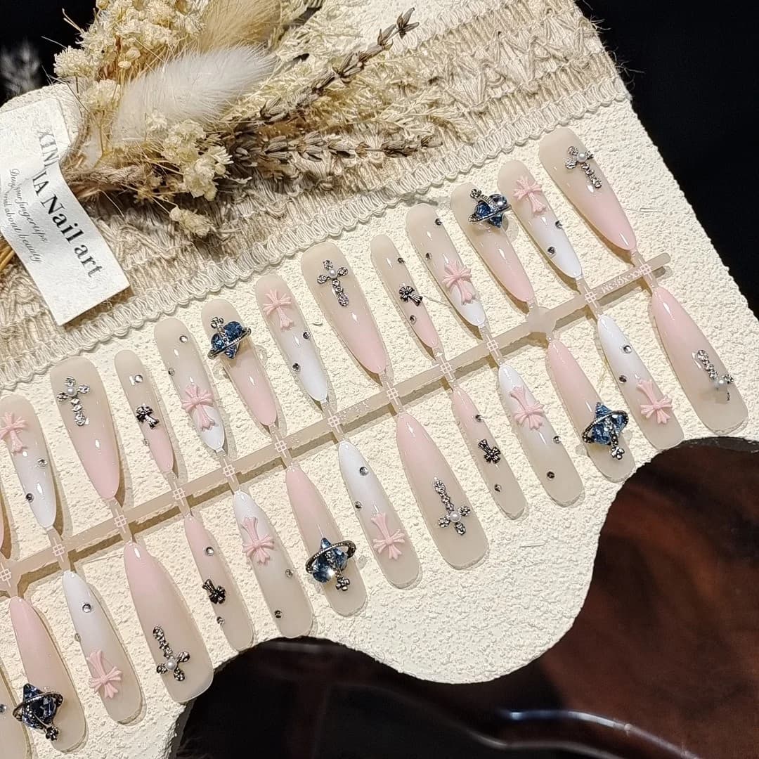 Uñas Postizas con Diseño Ojo de Gato Estrellado y Cristales
