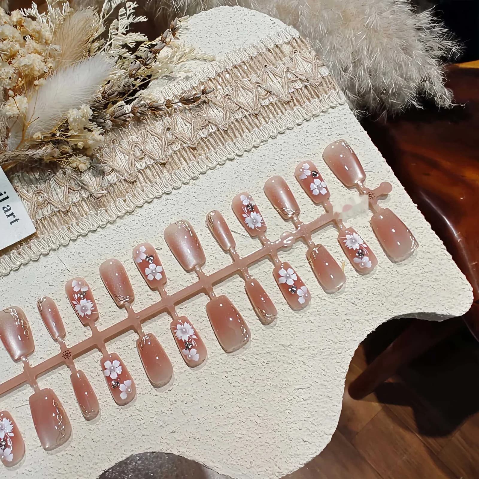 Uñas Postizas Ojo de Gato Florales con Perlas y Cristales