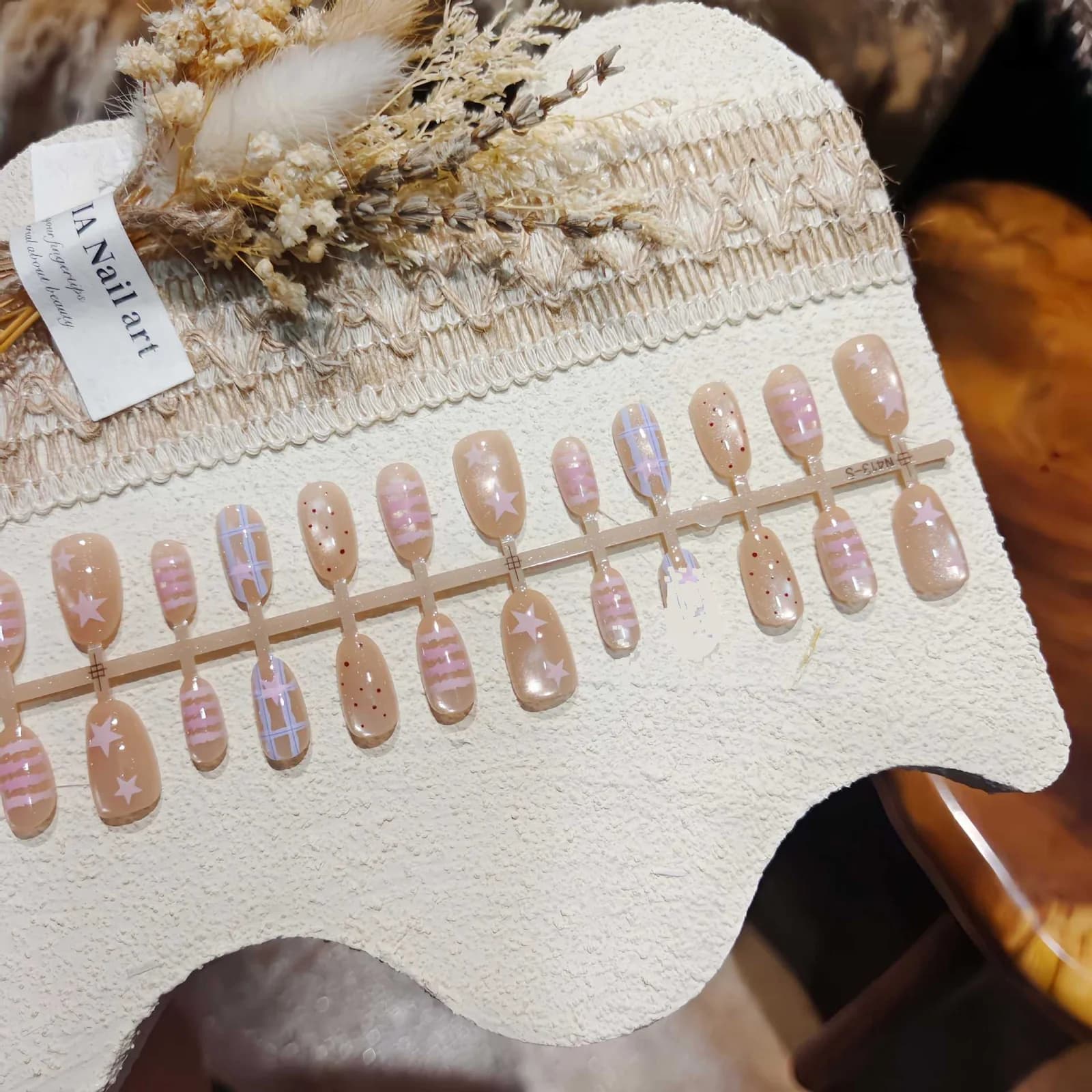 Uñas Postizas Ovaladas Cortas con Diseño de Estrellas y Lunares