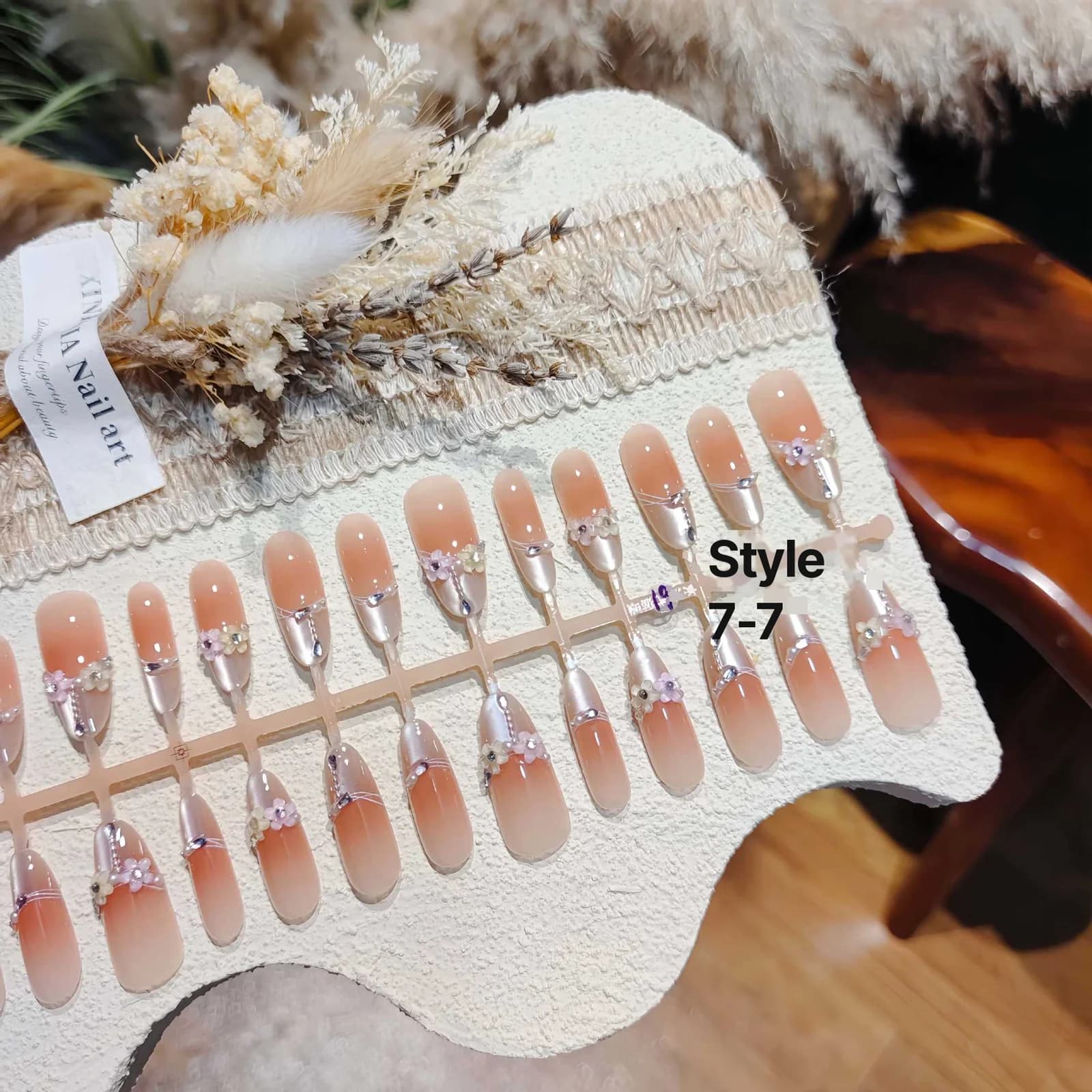 Uñas Postizas Florales Ojo de Gato, Forma Stiletto Larga con Cristales