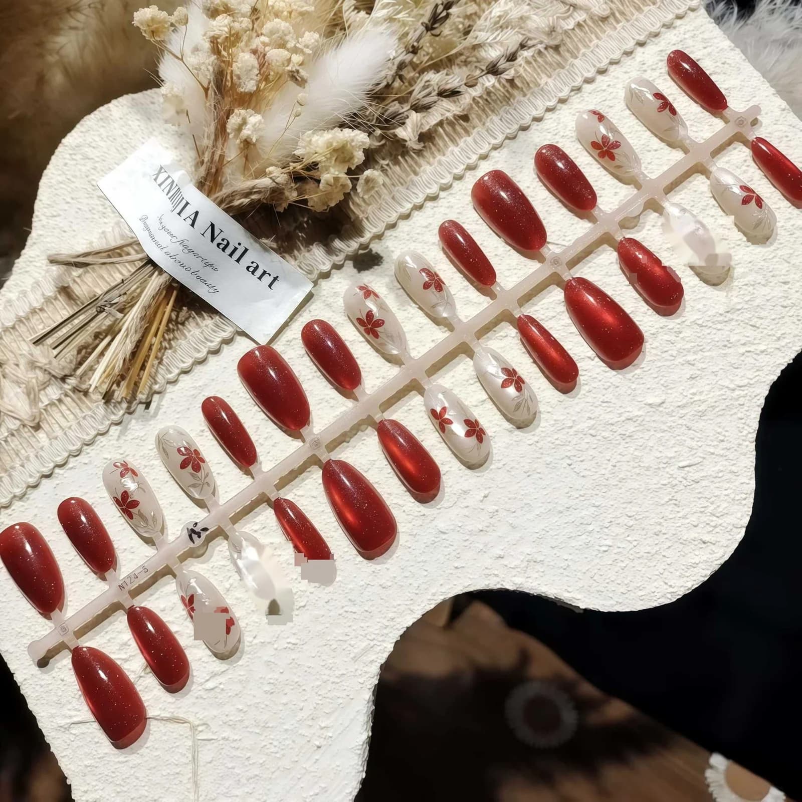 Uñas Postizas Ojo de Gato Ovaladas Medianas Degradado Ciruela Rojo con Purpurina