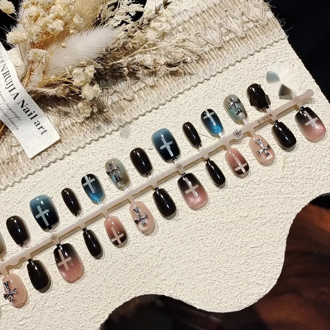 Uñas Postizas Ojo de Gato Azul y Rosa con Perlas de Cristal y Diseño de Cruz