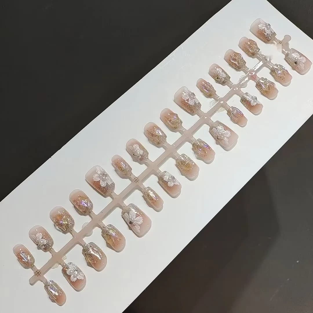 Uñas Postizas con Perlas y Strass, Diseño Floral Cuadrado Corto