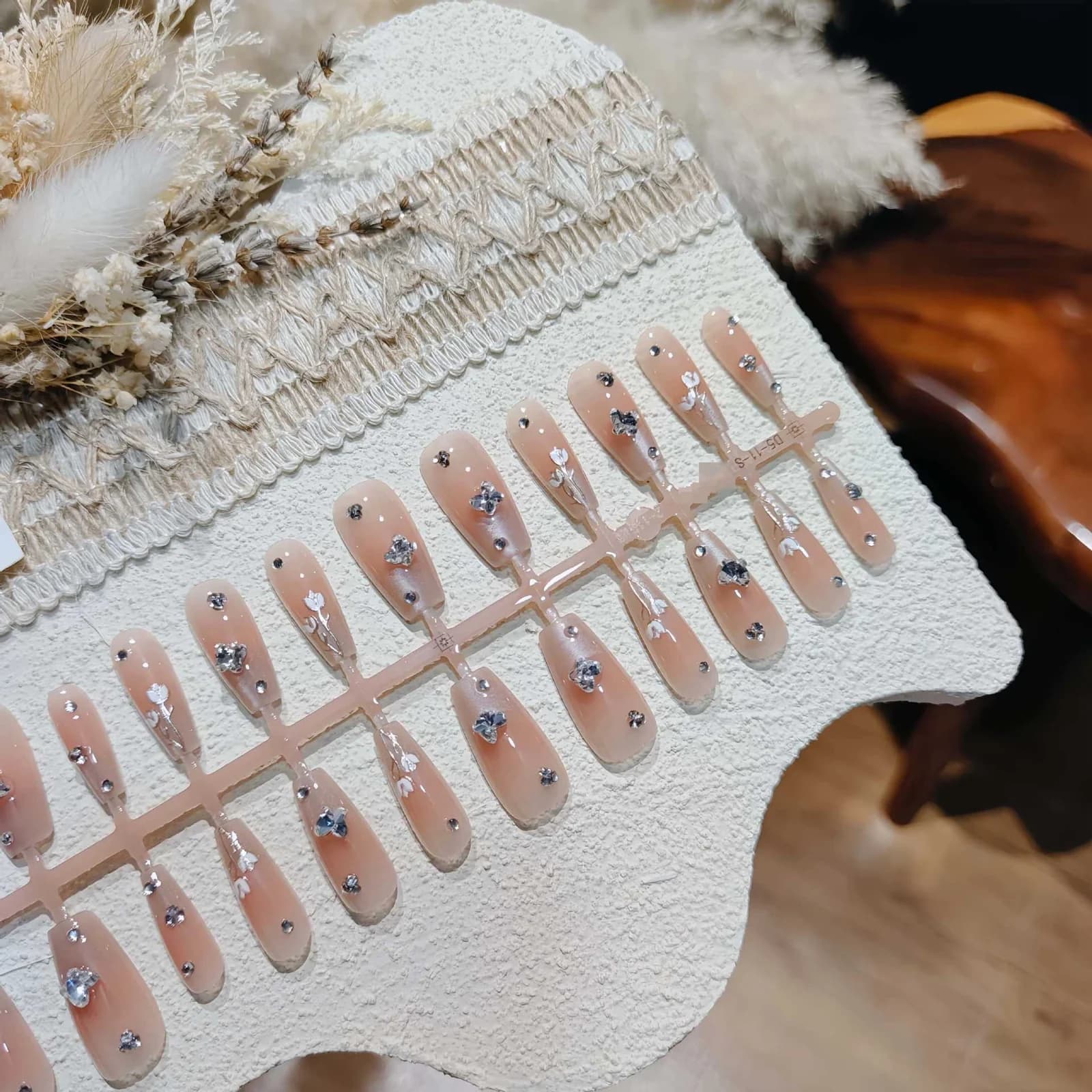 Uñas Postizas Punta Francesa Mariposa Floral con Piedras