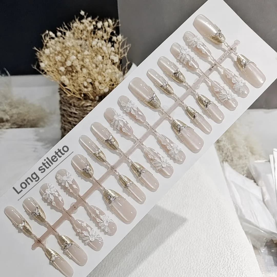 Uñas Postizas con Mariposas y Flores 3D, Forma Stiletto Larga