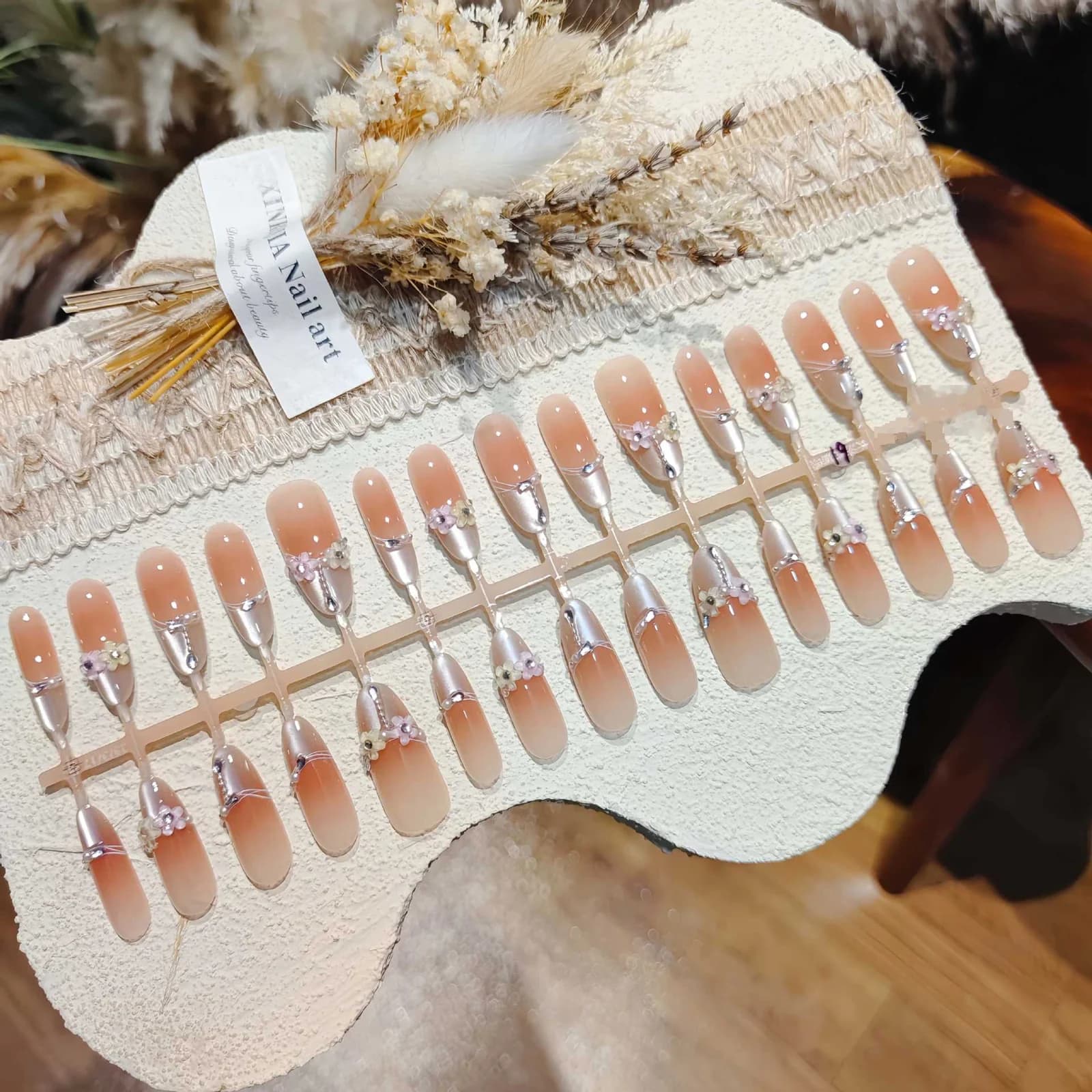 Uñas Postizas Florales Ojo de Gato, Forma Stiletto Larga con Cristales
