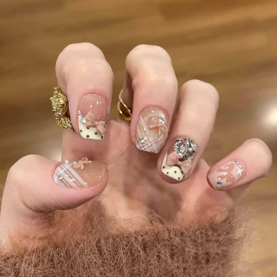 Uñas Postizas Cortas Coffin French Tip Ojo de Gato Crema Lily 30 Piezas