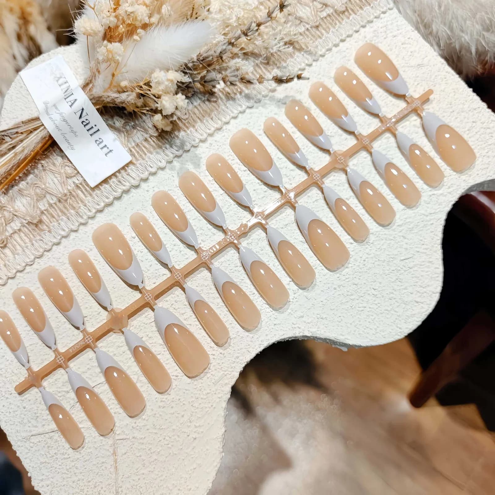 Uñas Postizas Punta Francesa Gris y Blanca, Forma Almendra Larga, Set Talla Completa