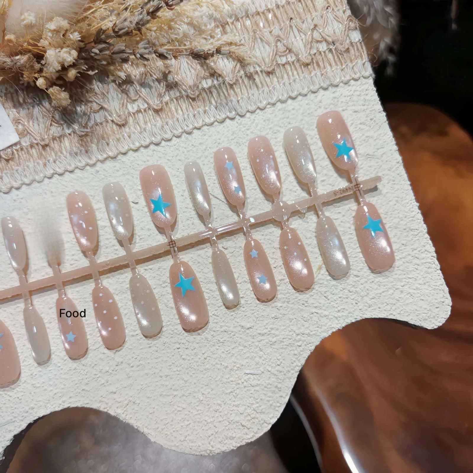 Uñas Postizas Ojo de Gato Diseño Estrellado Melocotón Claro 30 Unidades