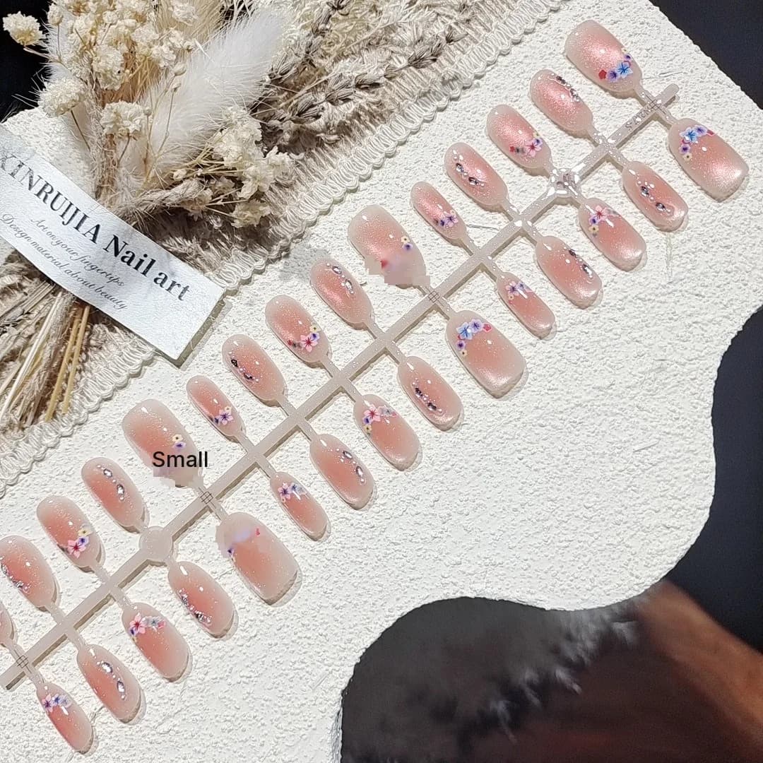 Uñas Postizas Ojo de Gato con Flores de Cerezo y Cristales
