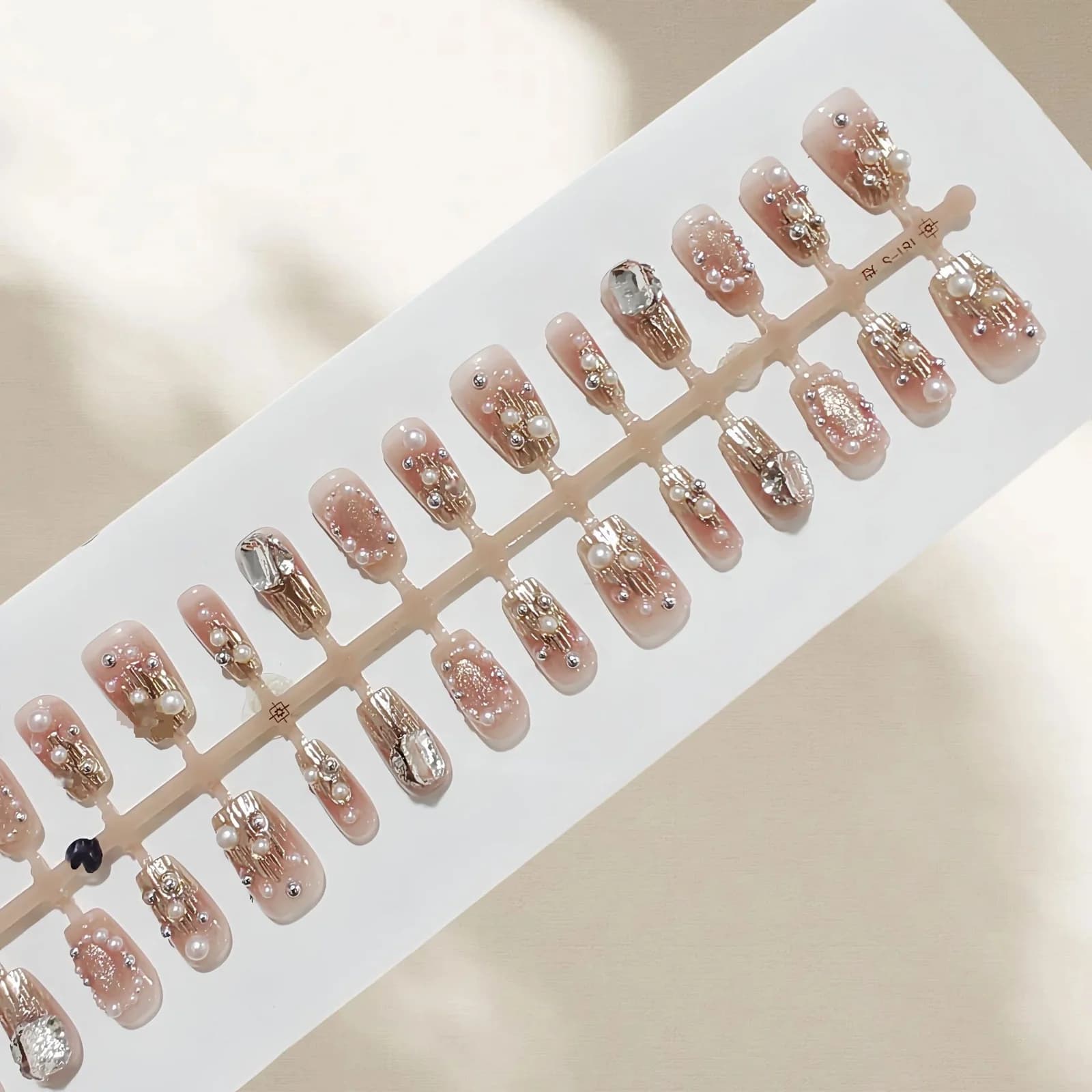 Uñas Postizas con Cristales Dorados y Perlas, Puntas Cuadradas Cortas con Purpurina