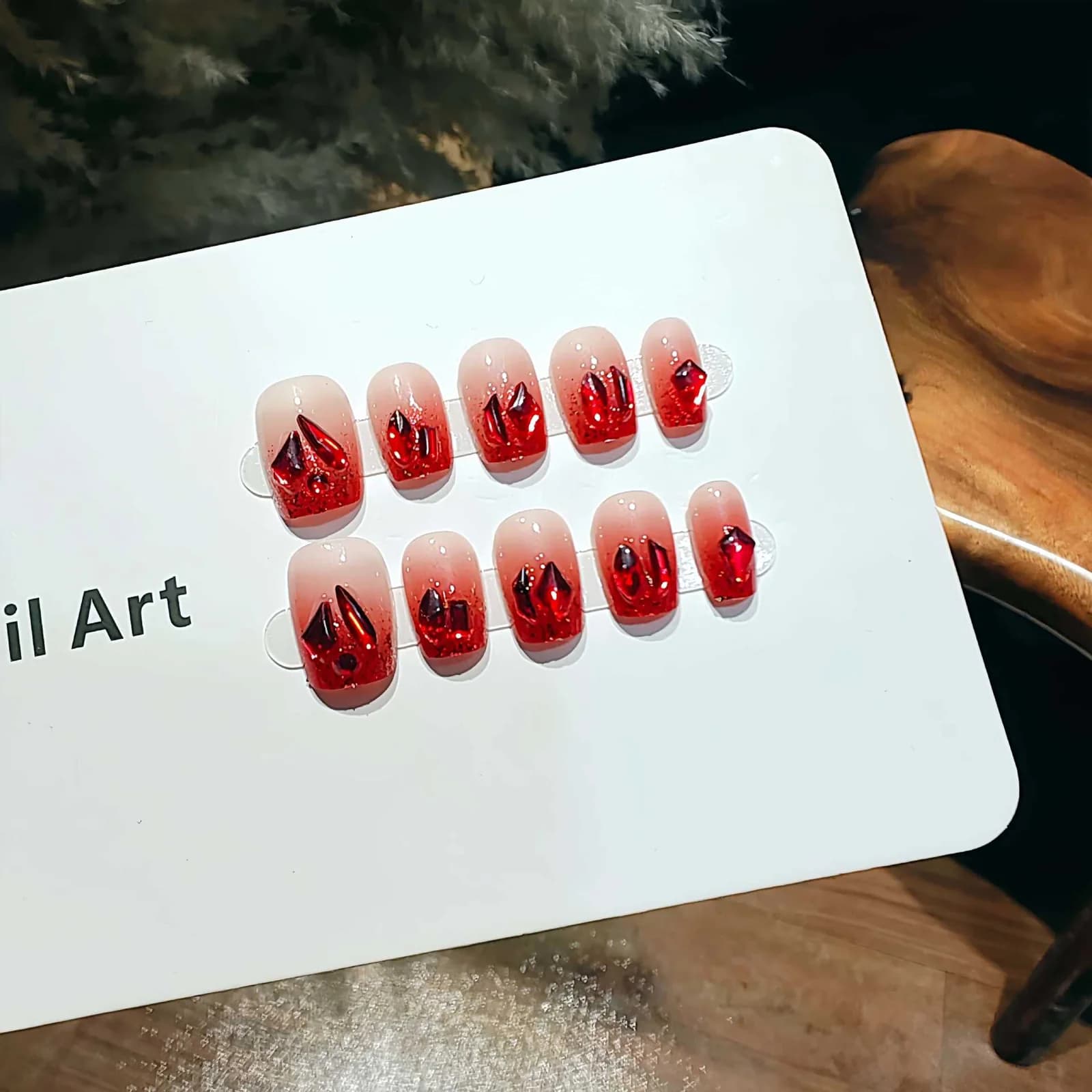 Uñas Postizas Cat Eye Degradado Rojo Forma Bailarina Corta con Cristales