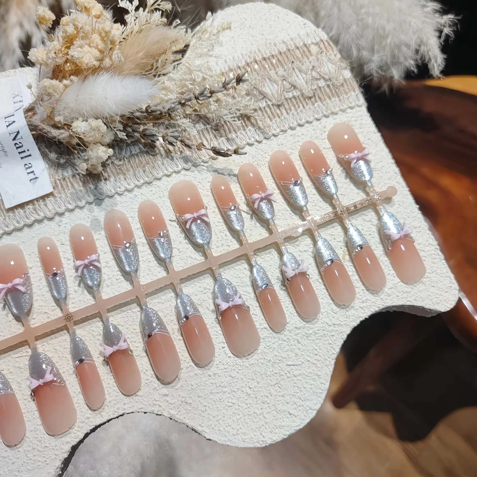 Uñas Postizas Estilo Ballet con Lazo y Punta Francesa de Cristal