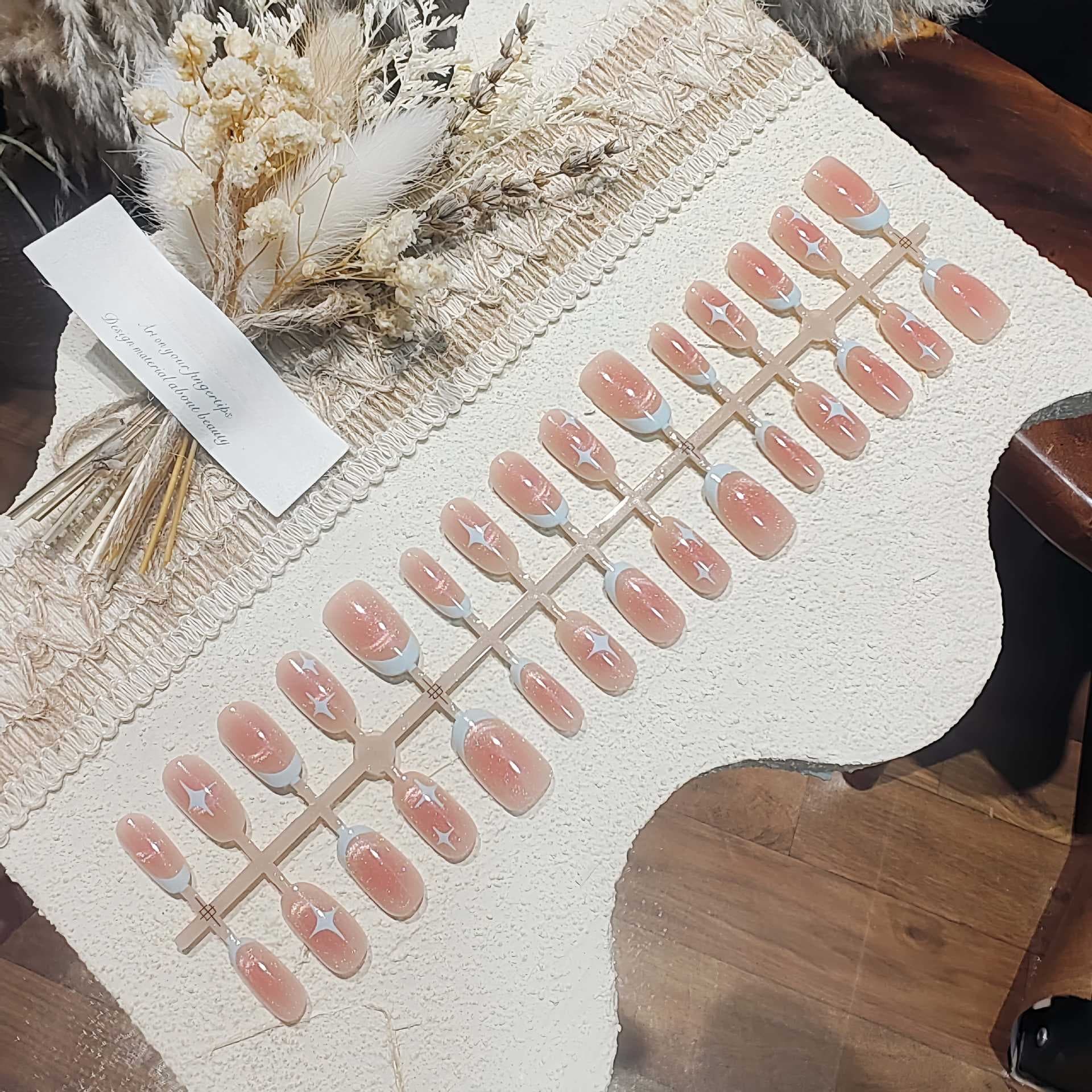 Uñas Postizas Cortas Ovaladas Ojo de Gato con Diseño de Cielo Estrellado Rosa