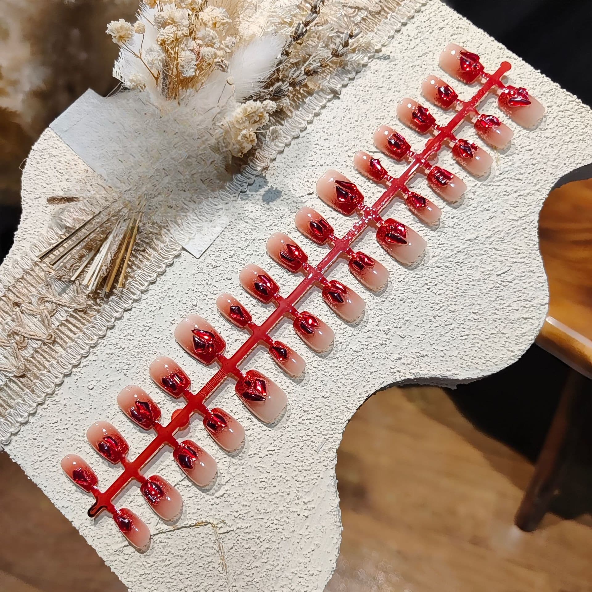 Uñas Postizas Cat Eye Degradado Rojo Forma Bailarina Corta con Cristales