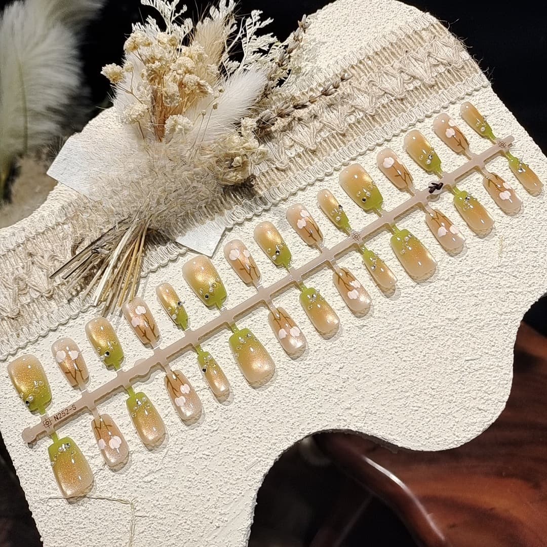 Uñas Postizas Cortas Ojo de Gato con Diseño Floral, Estilo Degradado Dulce
