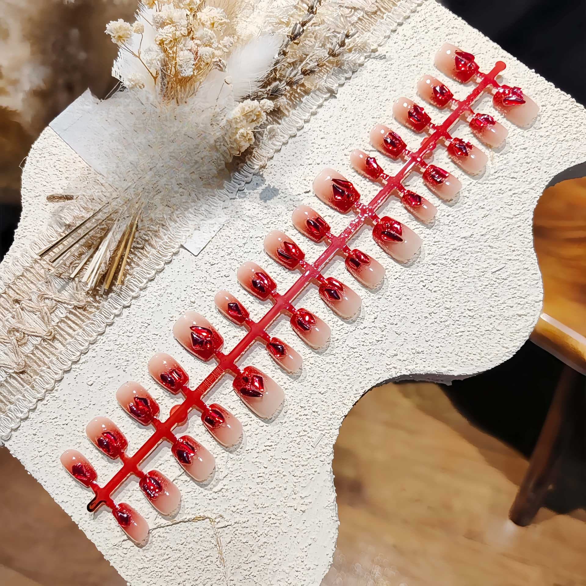 Uñas Postizas Cat Eye Degradado Rojo Forma Bailarina Corta con Cristales