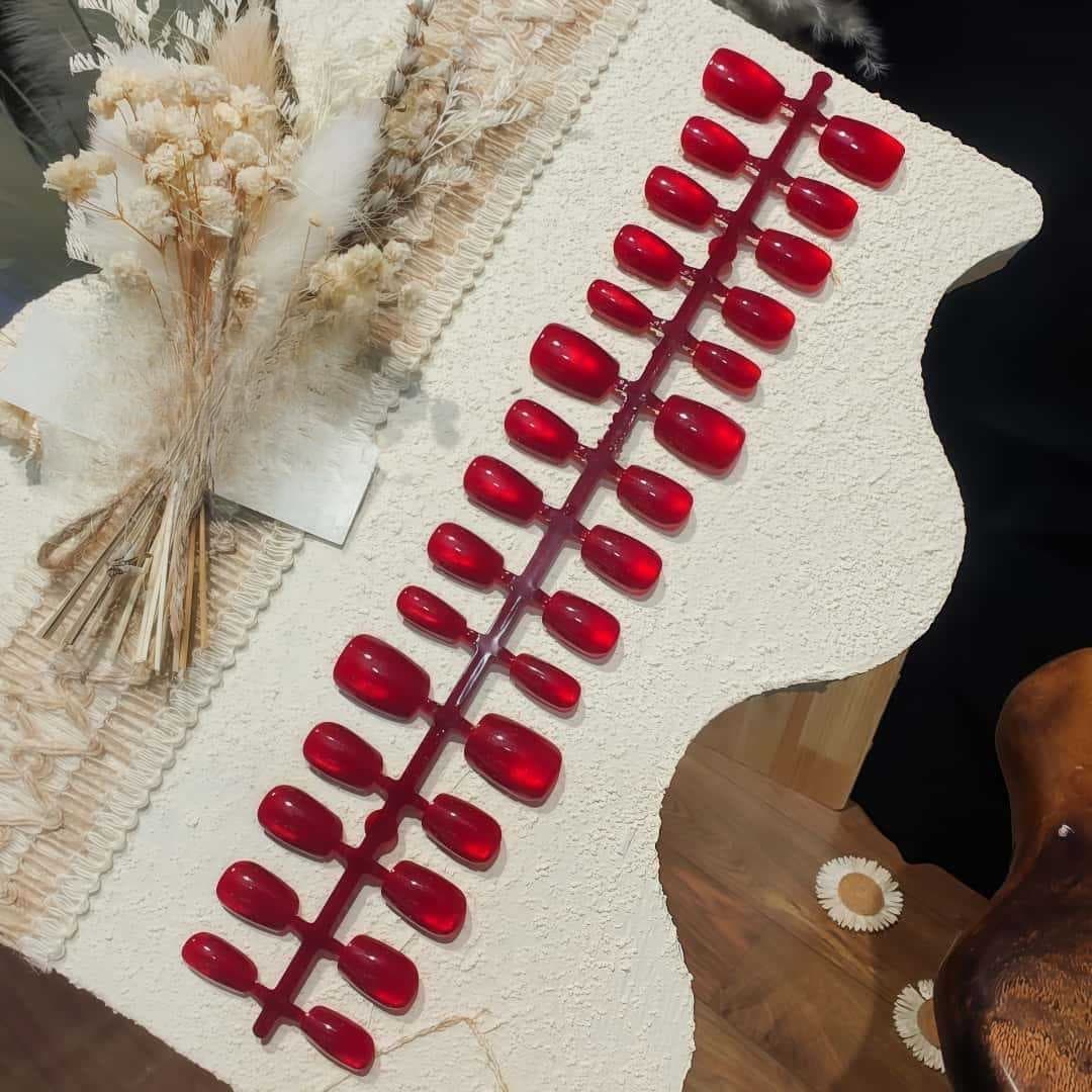 Uñas Postizas Rojas Ojo de Gato Efecto Perla de Vidrio Cortas Coffin Bailarina